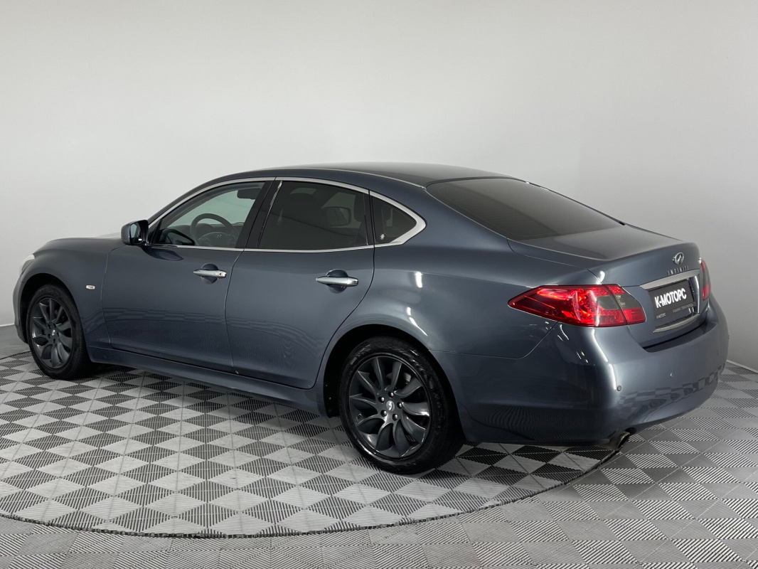 Infiniti M