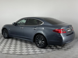 Infiniti M