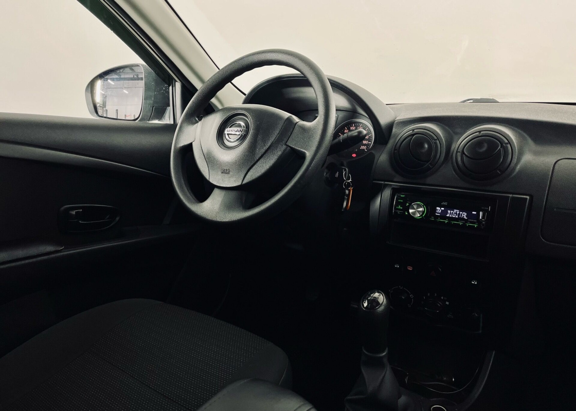 Nissan Almera