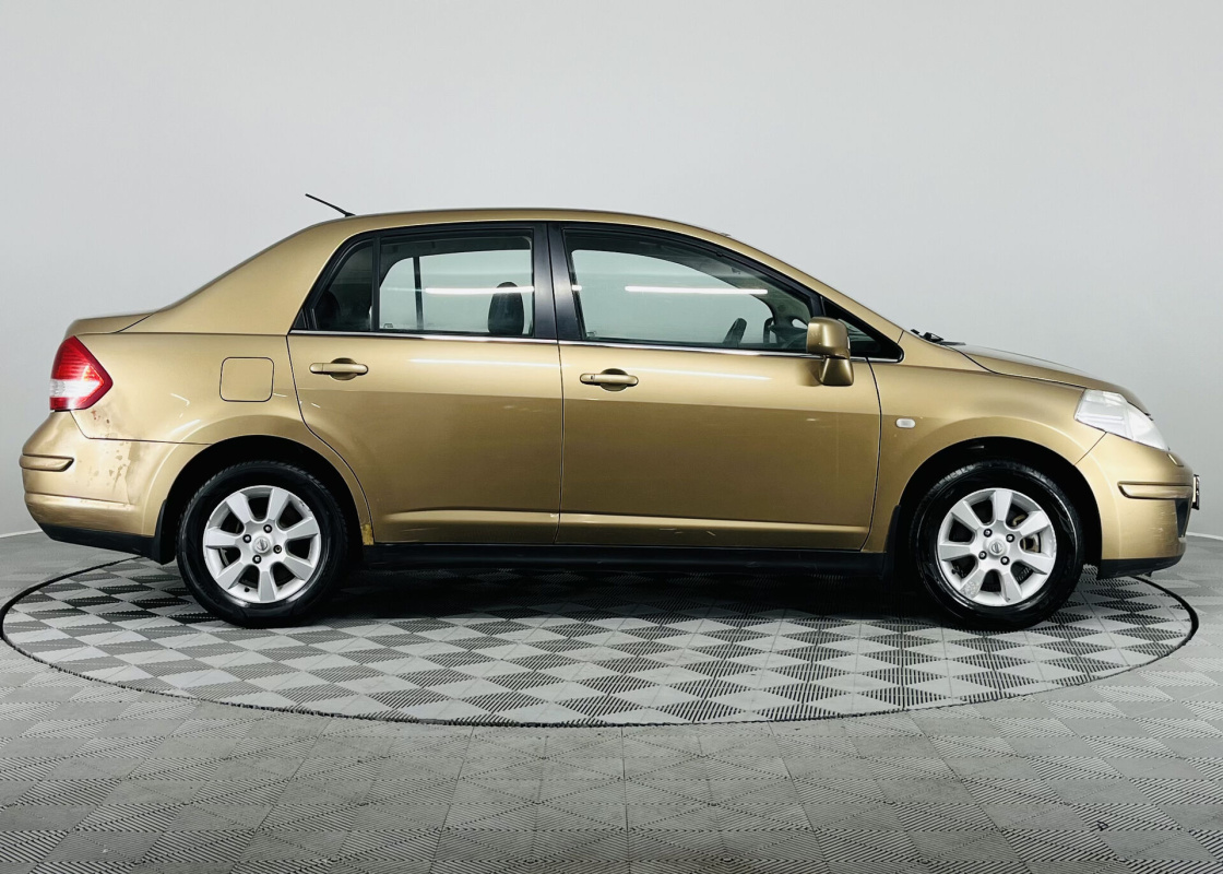 Nissan Tiida
