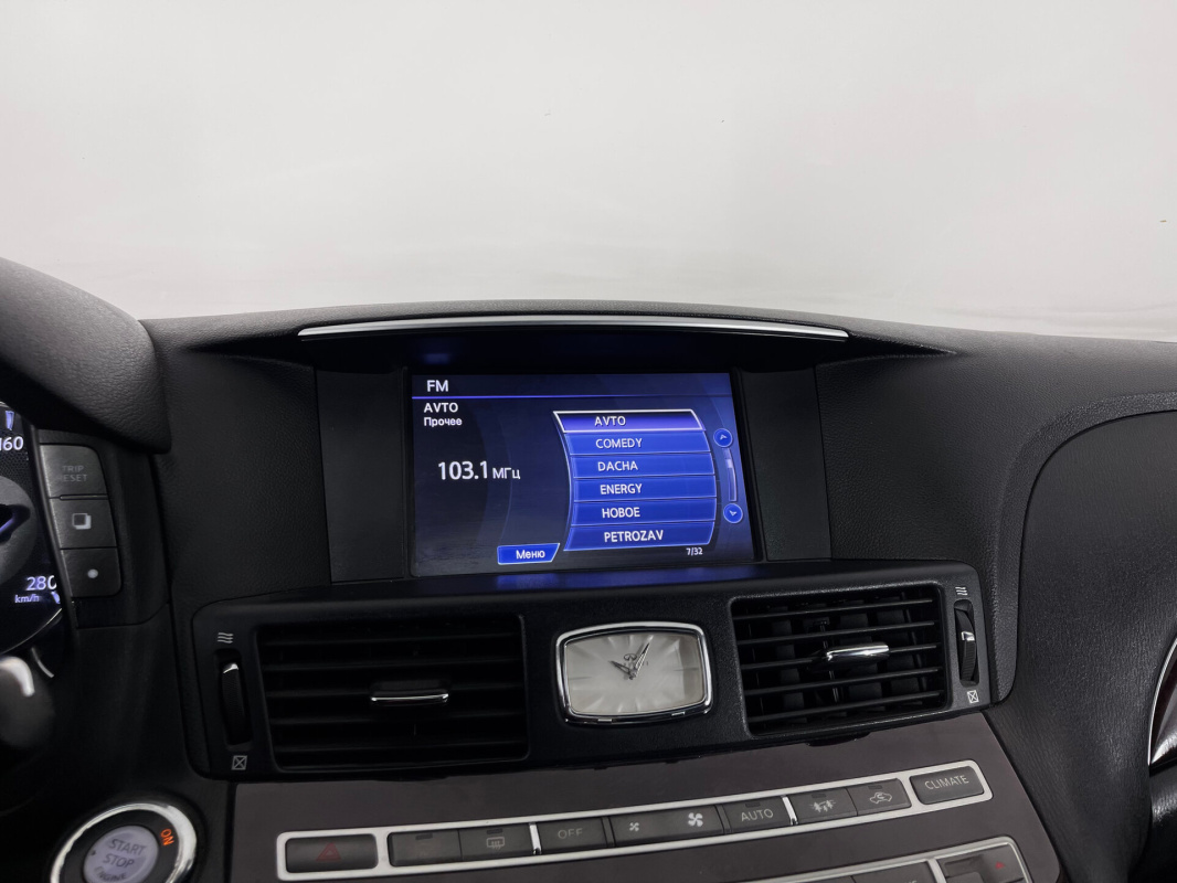 Infiniti M