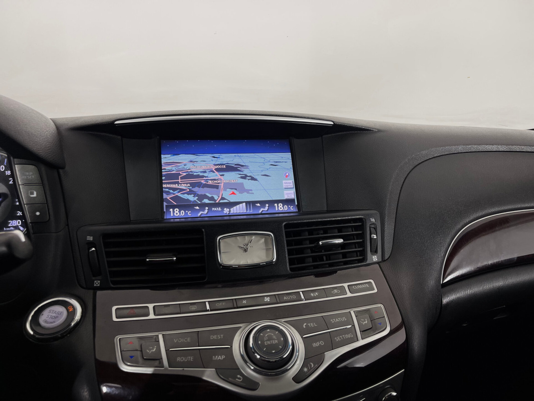 Infiniti M
