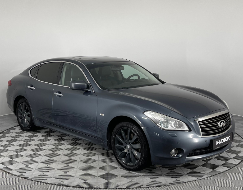 Infiniti M