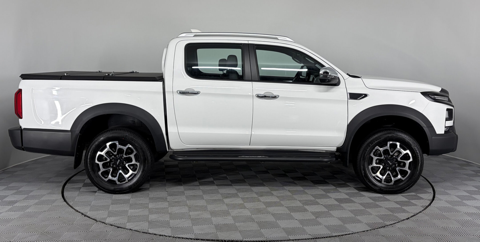 JAC T9
