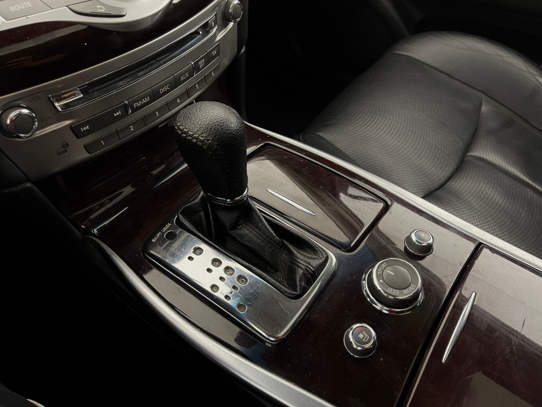 Infiniti M