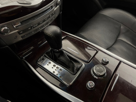 Infiniti M