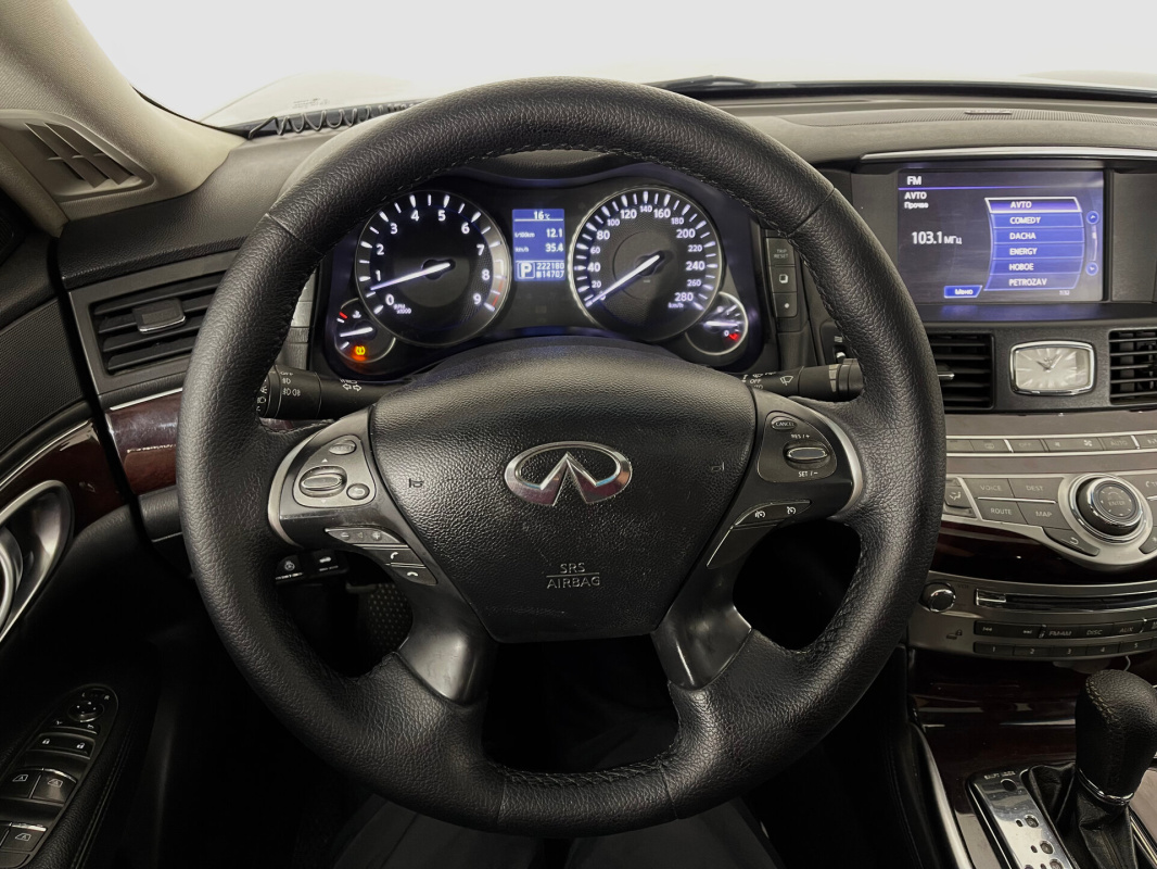 Infiniti M