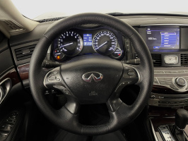 Infiniti M