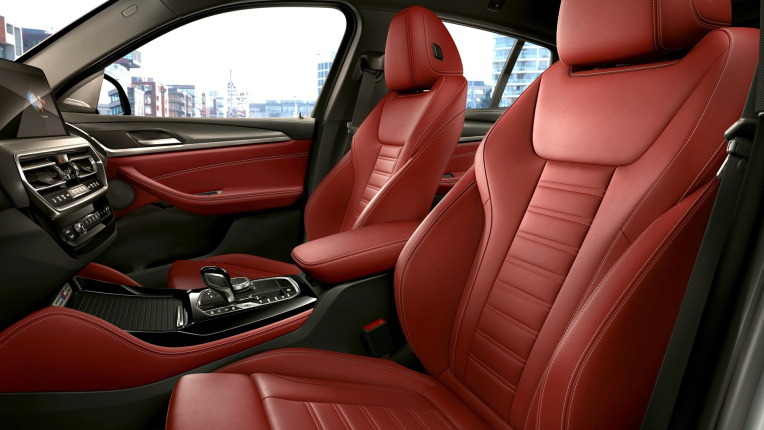 Передний ряд сидений автомобиля BMW X4