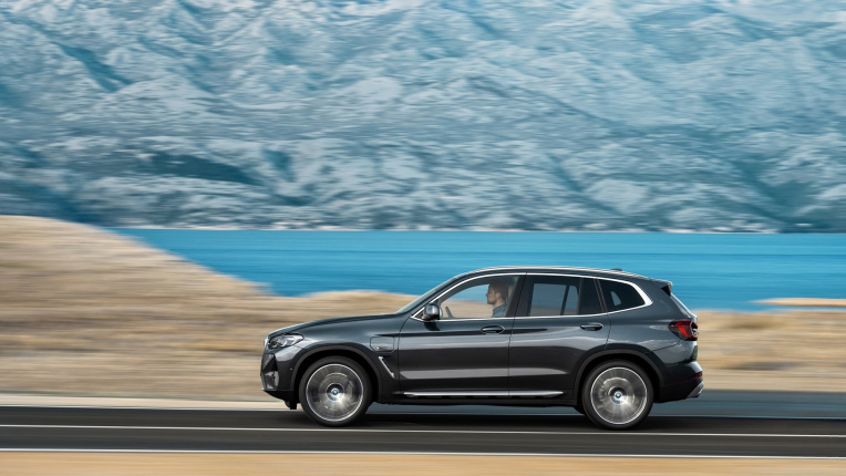 BMW X3, вид сбоку