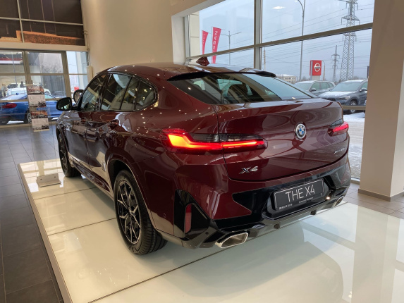 BMW X4 вид сзади