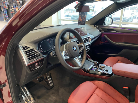 Салон BMW X4 передний ряд